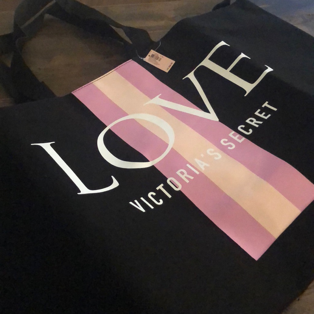 Brand New Vs Tote